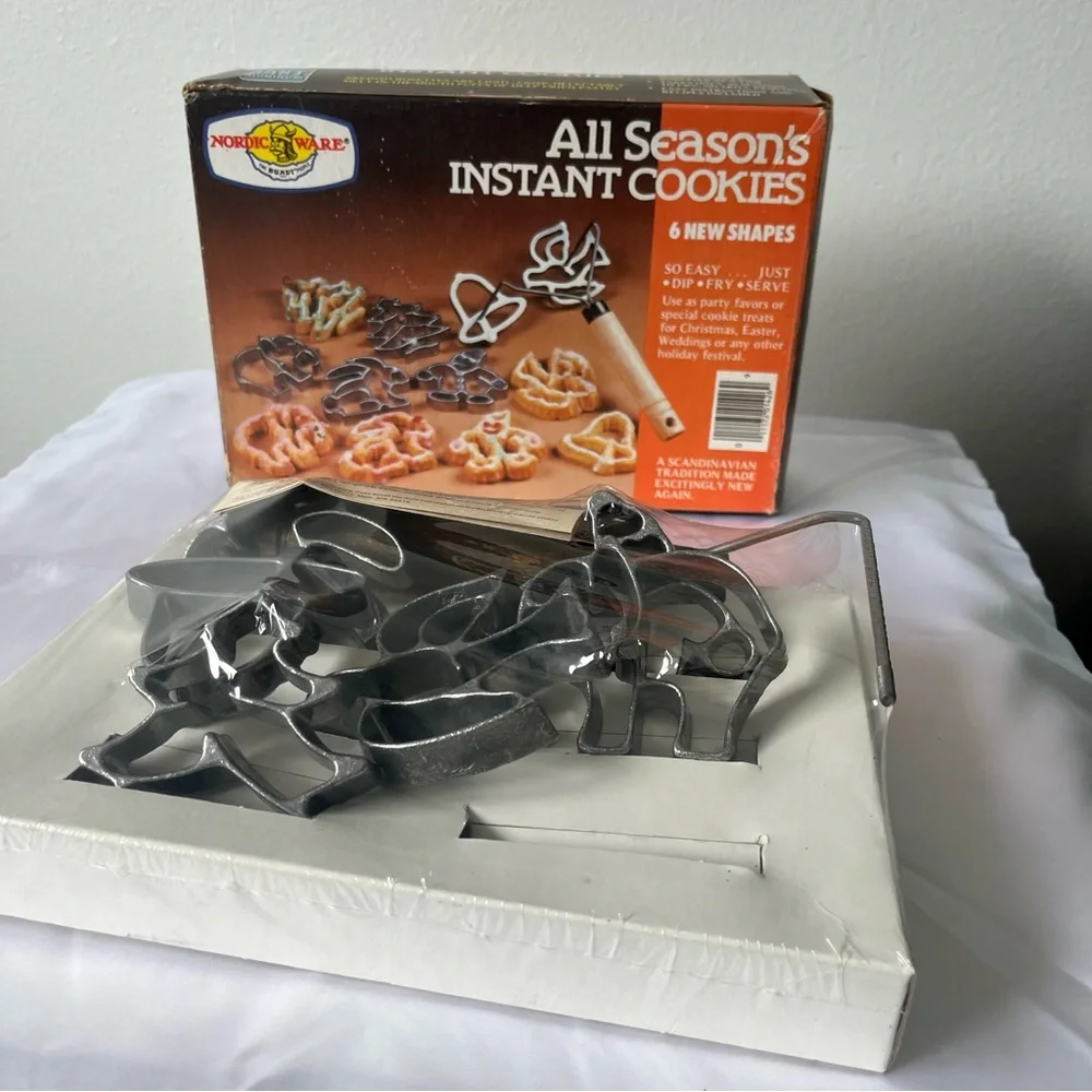 Vintage:‎ Nordic Ware • All Seasons Instant Cookies